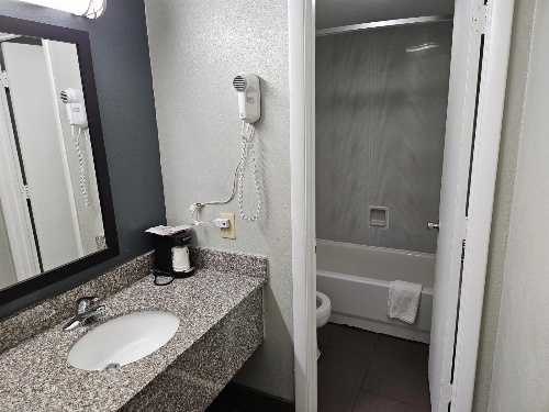 Econo Lodge Biltmore image 3