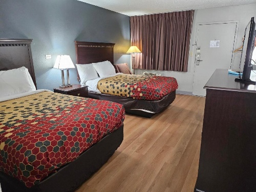 Econo Lodge Biltmore image 6